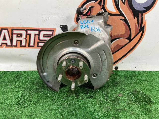 Цапфа поворотного кулака LR139873 LAND ROVER