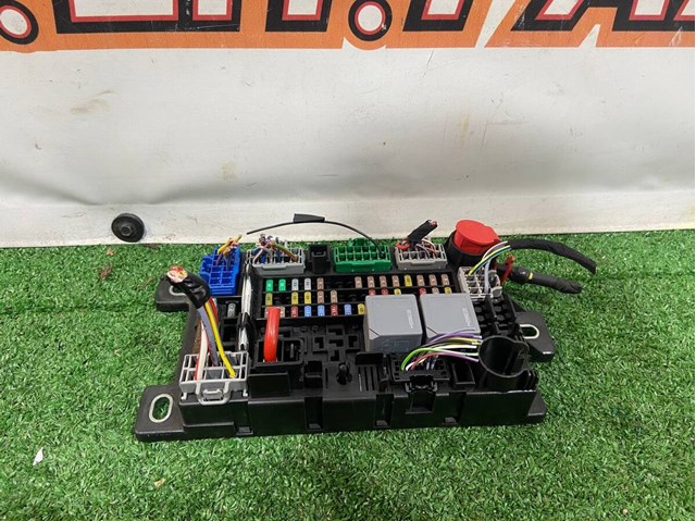 Коробка запобіжників LR144125 LAND ROVER