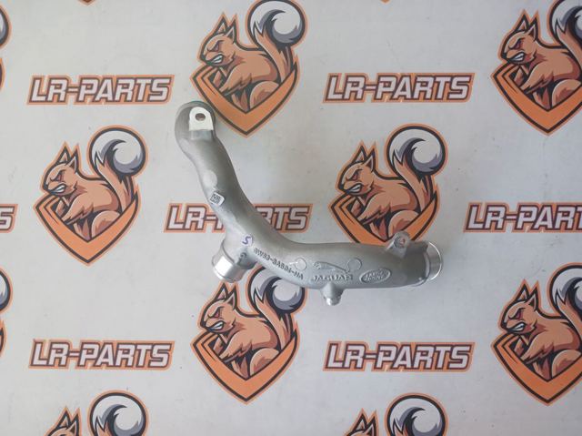 Патрубок системи охолодження LR186859 LAND ROVER