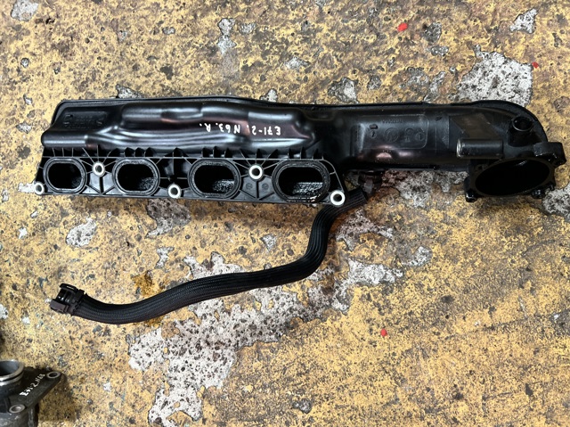 Колектор впускний, правий 11617555663 BMW