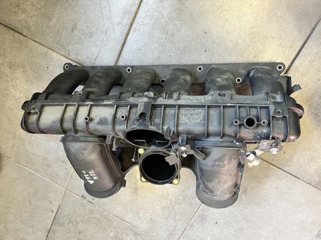 Колектор впускний 11617559523 BMW