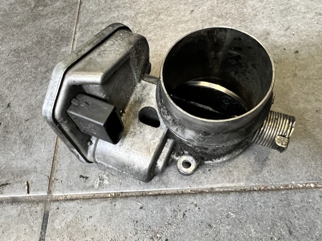 Заслінка повітряна 11717804384 BMW