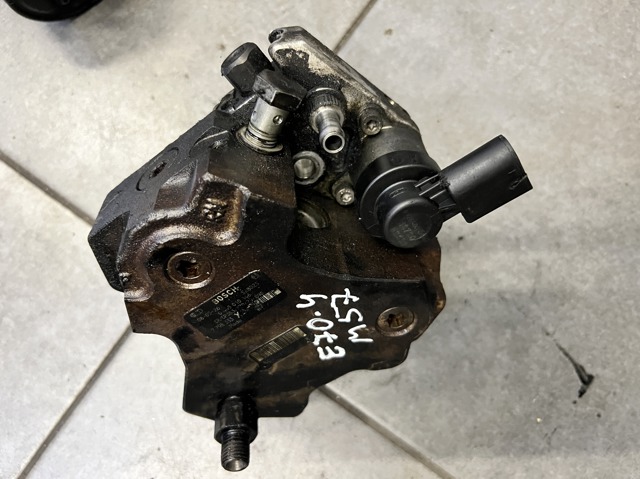 Насос паливний високого тиску (ПНВТ) - DIESEL 13518511825 BMW