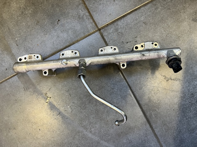 Розподільник палива 13538694198 BMW