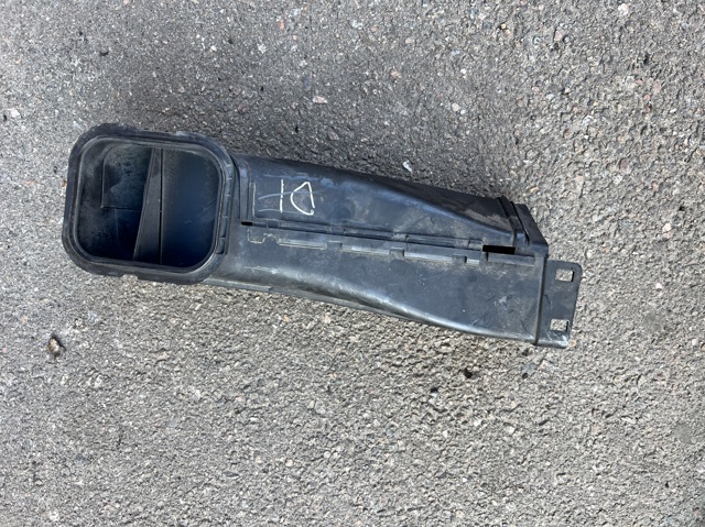 Патрубок повітряний, вхід повітряного фільтра 13717643299 BMW