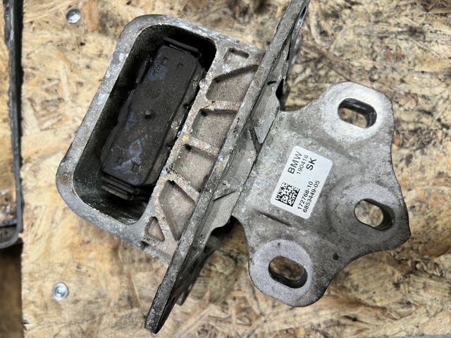 Ліва подушка двигуна 22316853449 BMW