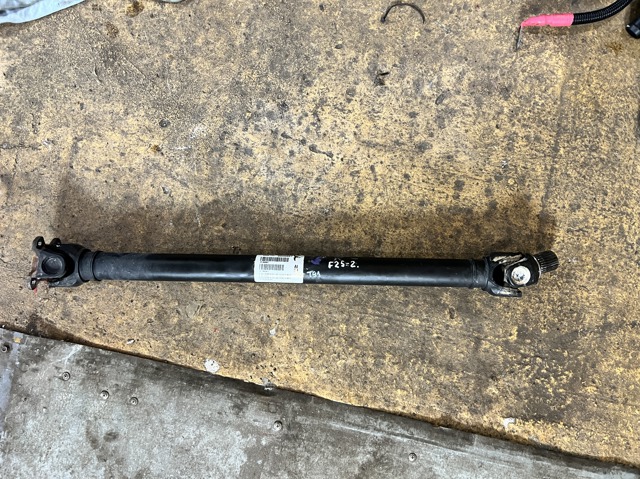 Вал карданний, передній 26208605867 BMW