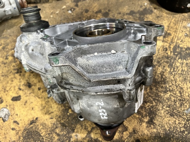 Коробка роздавальна 27107649784 BMW