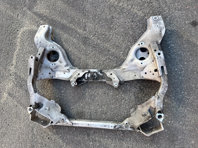 Балка передньої підвіски, підрамник 31116785639 BMW