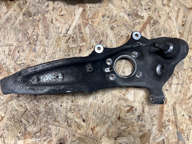 Цапфа передні праві 31206884386 BMW