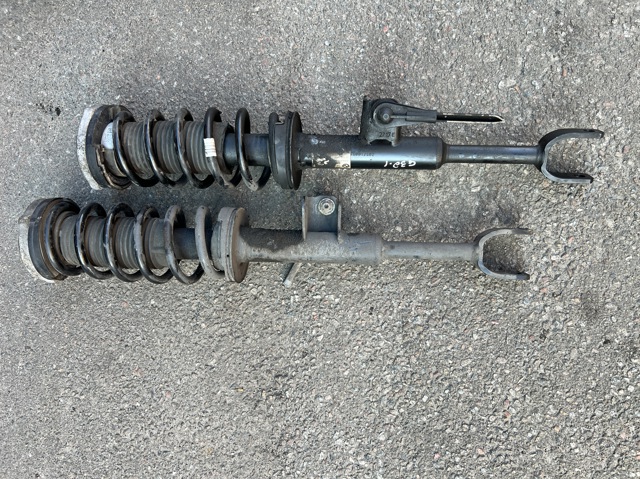 Стійка передня права 31316866605 BMW