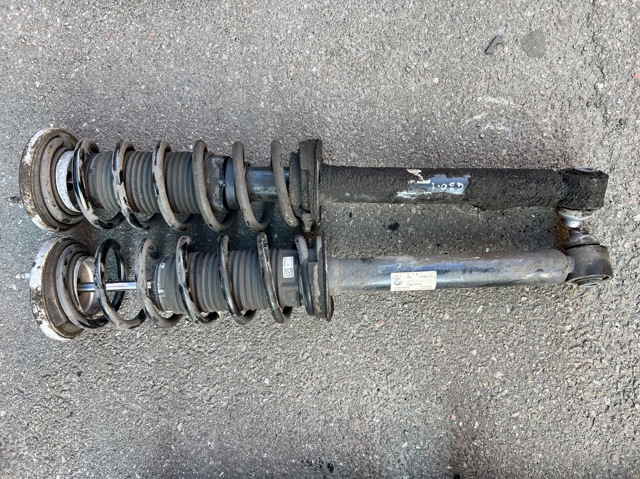 Амортизатор передньої підвіски 31316866606 BMW