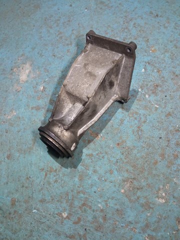 Підвісний підшипник передньої півосі 31507600690 BMW