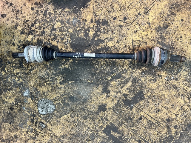Піввісь задня, права 33207598038 BMW