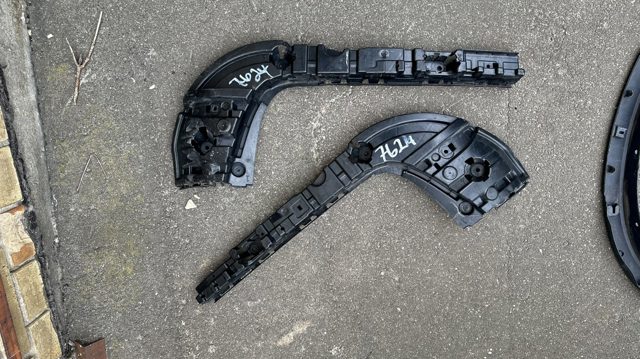 Ліве кріплення заднього бампера 51127239883 BMW