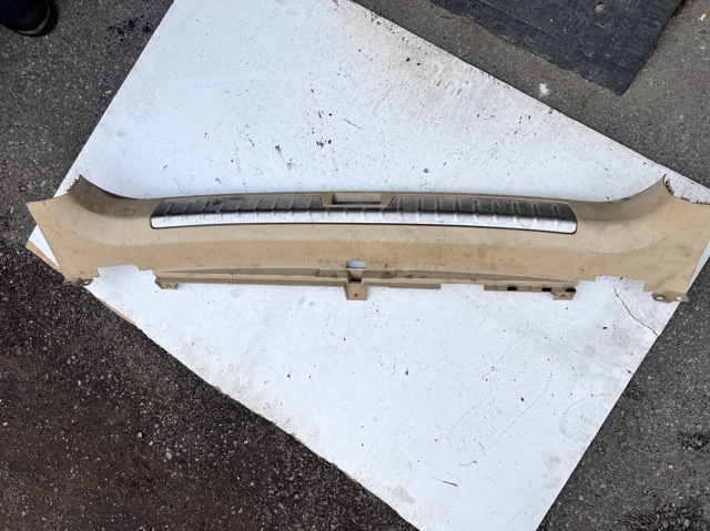 Накладка задньої панелі багажника 51477222216 BMW