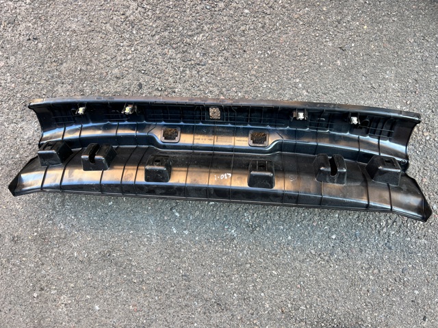 Накладка задньої панелі багажника 51477373575 BMW