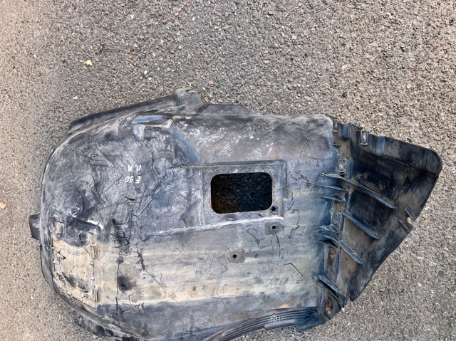 Підкрилок переднього крила, правий передній 51717059380 BMW
