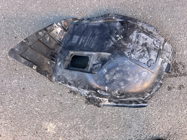 Підкрилок переднього крила, правий передній 51717172500 BMW
