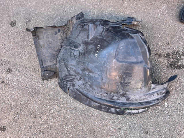 Підкрилок переднього крила, правий задній 51717180622 BMW