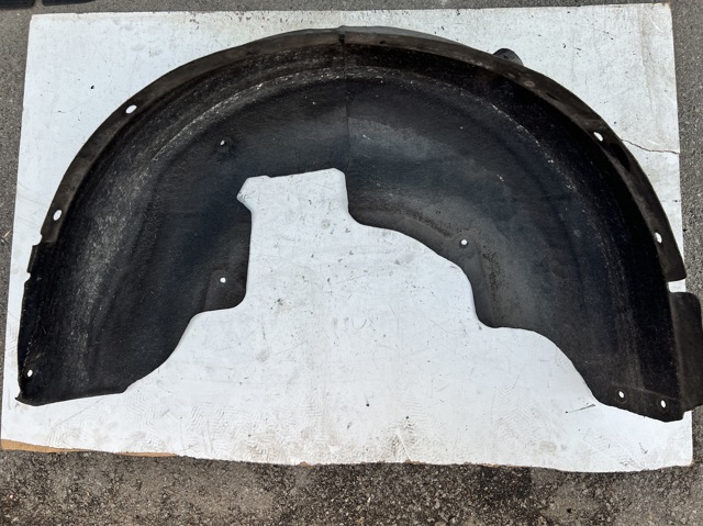Підкрилок переднього крила, лівий задній 51717213643 BMW