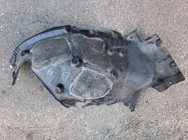 Підкрилок переднього крила, правий задній 51717340796 BMW