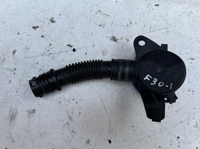 Горловина бачка омивача 61667241664 BMW