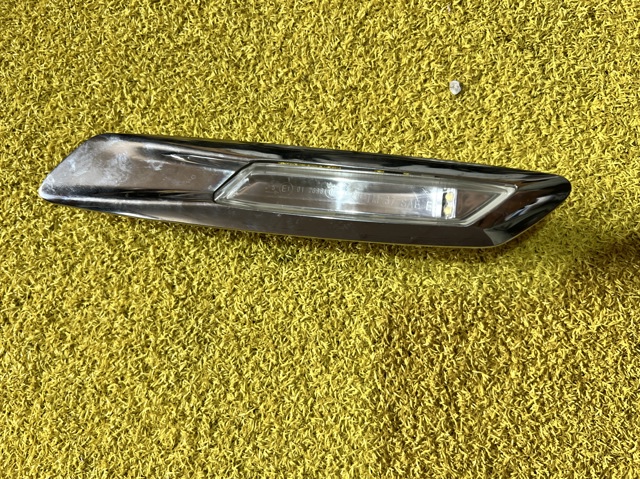 Повторювач повороту на крилі, лівий 63137154167 BMW
