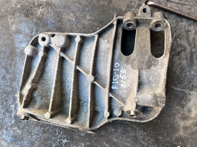Кронштейн компресора кондиціонера 64557585167 BMW