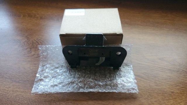 Замок ящика рукавички 51161849472 URO PARTS