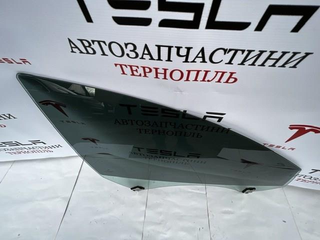 Tesla модель 3 стекло дверь правая перед з тоніровкою1077901-99-a 1077901-99-a