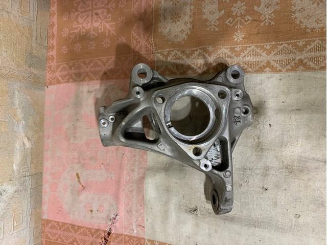 Цапфа поворотна права 5Q0407258A VAG