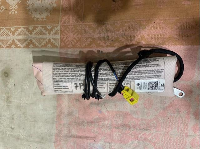 Подушка Айрбег спинки сидіння правого 7P0880242A VAG