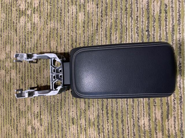 Кронштейн підлокітника 8V0864283 VAG