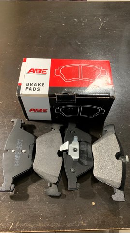 Колодки гальмівні передні, дискові C1B016ABE ABE