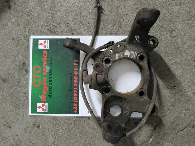 Цапфа поворотна права 3870A020 MITSUBISHI