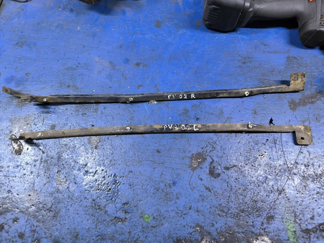 Кріплення бамера ліве MR437385 MITSUBISHI