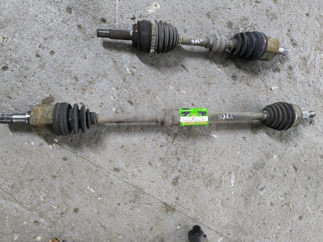 Привід правий MR580378 MITSUBISHI