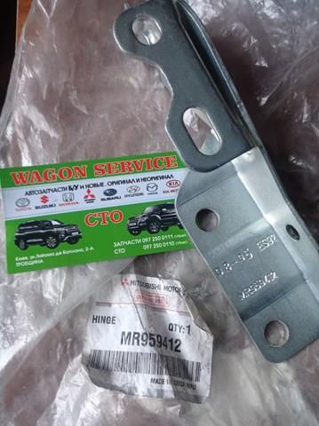 Шарнір капота правий MR959412 MITSUBISHI