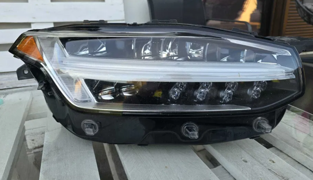 Фара комбінована, передня 31655784 VOLVO