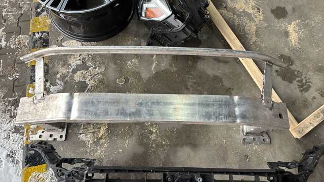 Підсилювач бампера переднього 83A807109 VAG