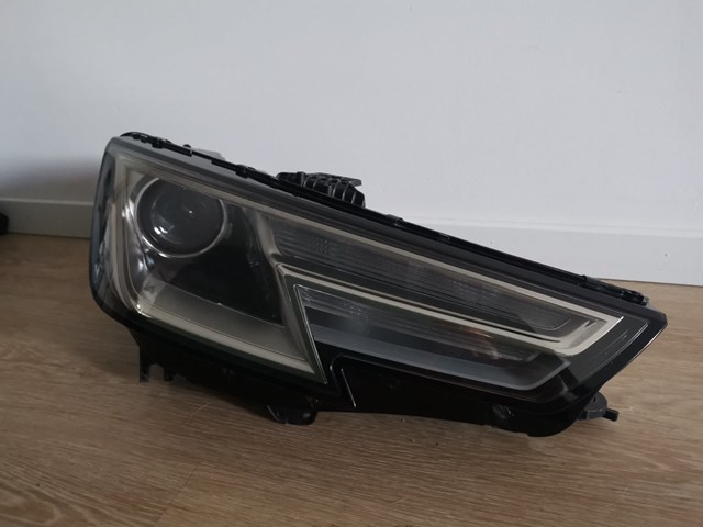 Фара передня права 8W0941044B VAG