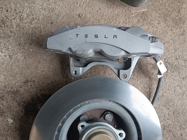 Супорт гальмівний, передній, правий 104462200D TESLA
