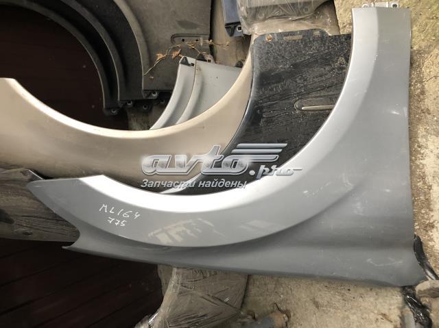 Переднє праве крило 1648810201 MERCEDES