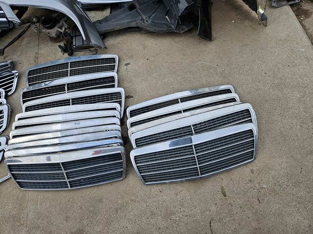 Решітка 2108880023 MERCEDES