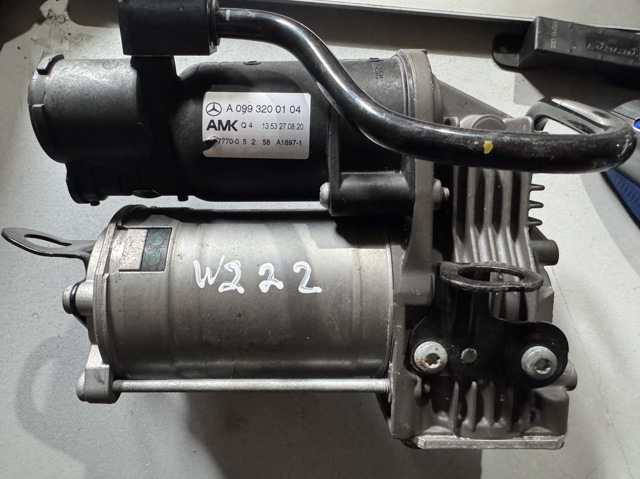 Компресор пневмопідкачкою (амортизаторів) A0993200104 MERCEDES