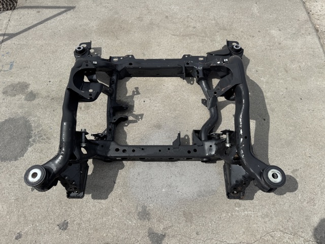 Передня балка A1663302200 MERCEDES