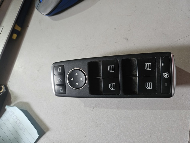 Кнопки переднього лівого склопід'ємника A1669054400 MERCEDES