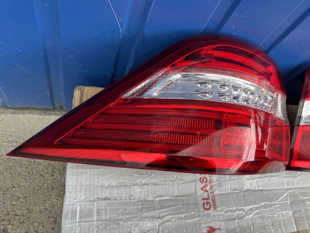 Задня ліва фара A1669063301 MERCEDES