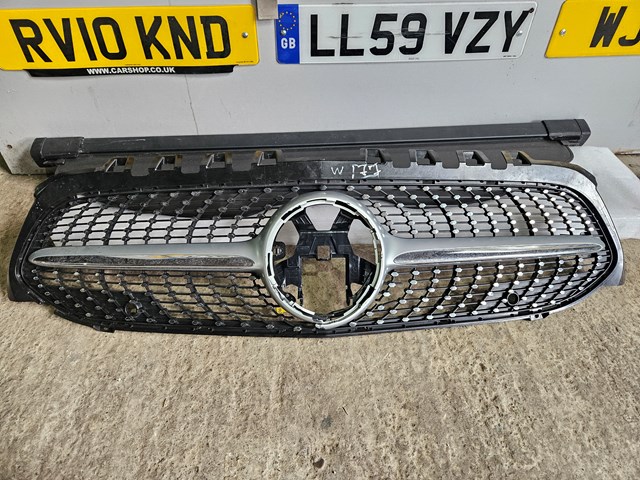 Решітка радіатора A1778880200 MERCEDES